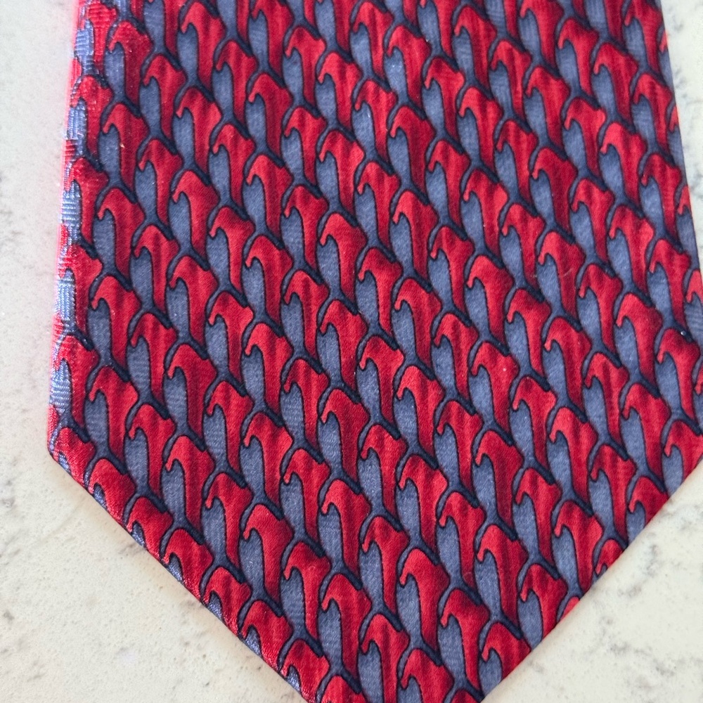Elegant Red and Blue Patterned Men's Tie